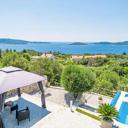 Gorgeous Home In Trsteno 4*