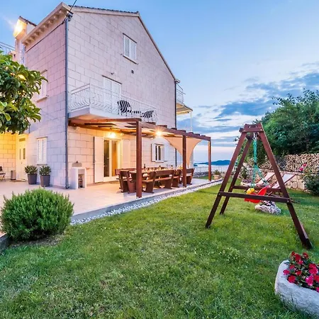 Gorgeous Home In Trsteno