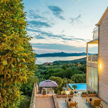 Hotel Gorgeous Home In Trsteno 4*