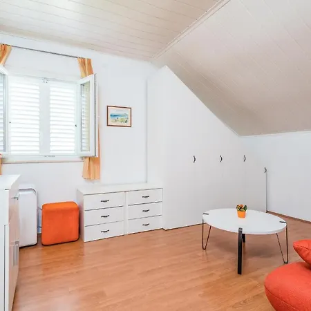 Gorgeous Home In Trsteno Trsteno