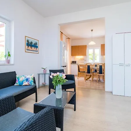 Gorgeous Home In Trsteno